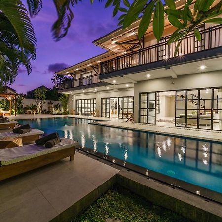 Villa Okenada - Modern 5-Bedroom Pool Villa In Berawa! チャングー エクステリア 写真