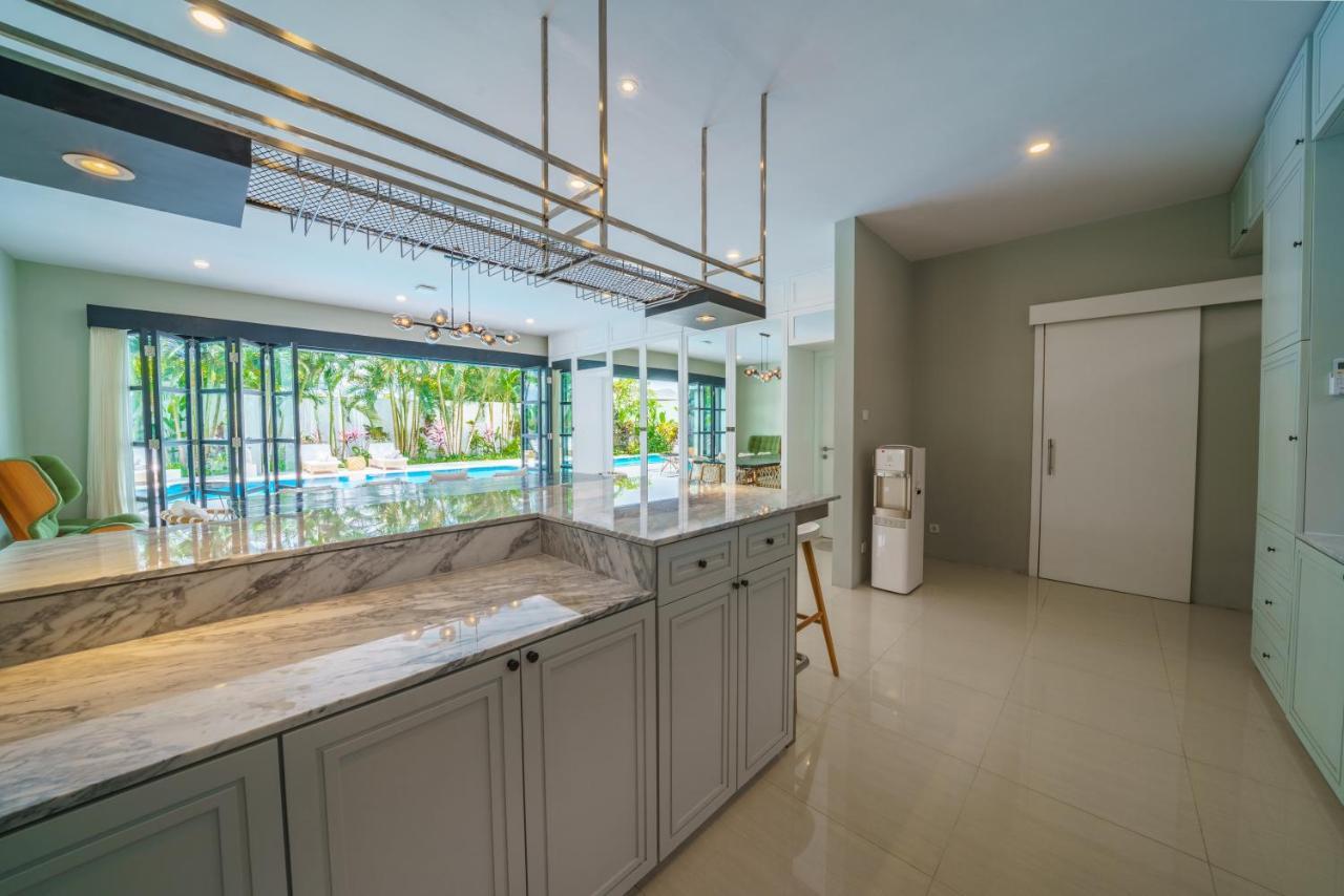 Villa Okenada - Modern 5-Bedroom Pool Villa In Berawa! チャングー エクステリア 写真