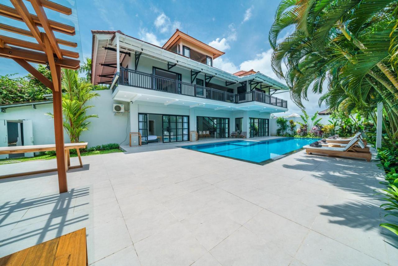 Villa Okenada - Modern 5-Bedroom Pool Villa In Berawa! チャングー エクステリア 写真