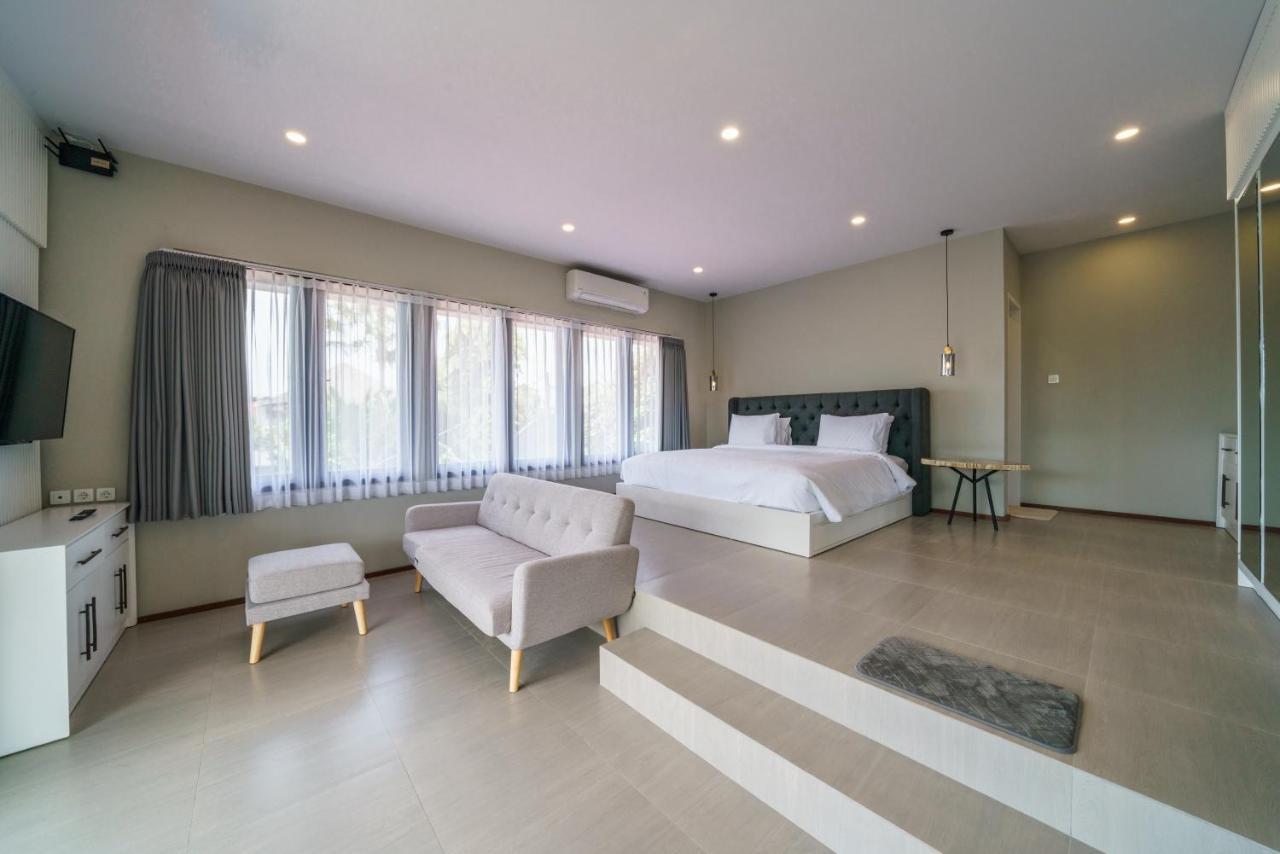Villa Okenada - Modern 5-Bedroom Pool Villa In Berawa! チャングー エクステリア 写真
