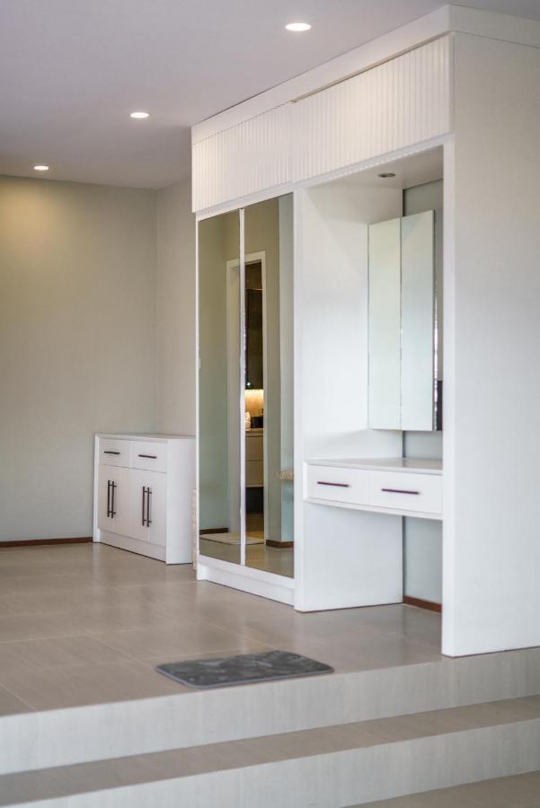 Villa Okenada - Modern 5-Bedroom Pool Villa In Berawa! チャングー エクステリア 写真