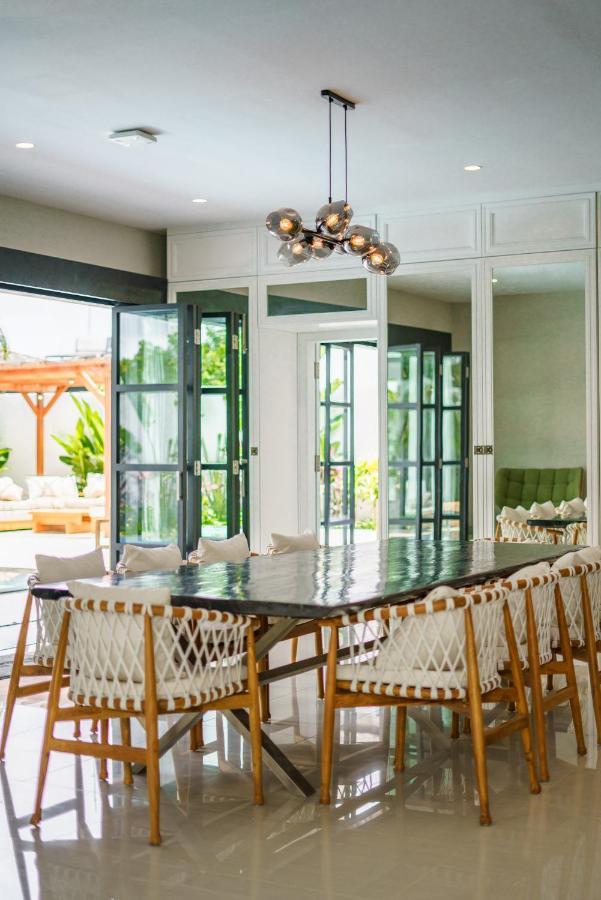 Villa Okenada - Modern 5-Bedroom Pool Villa In Berawa! チャングー エクステリア 写真