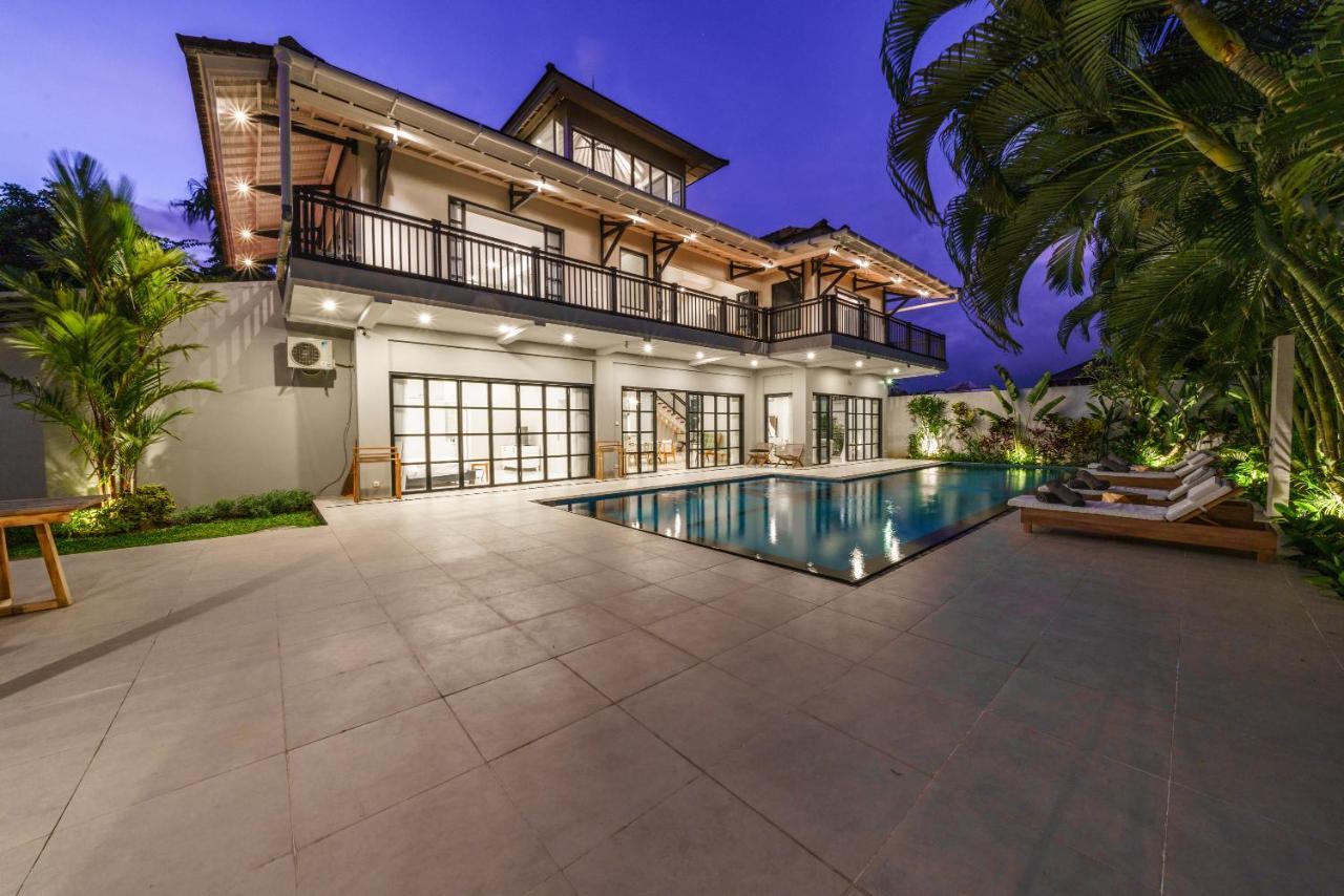 Villa Okenada - Modern 5-Bedroom Pool Villa In Berawa! チャングー エクステリア 写真