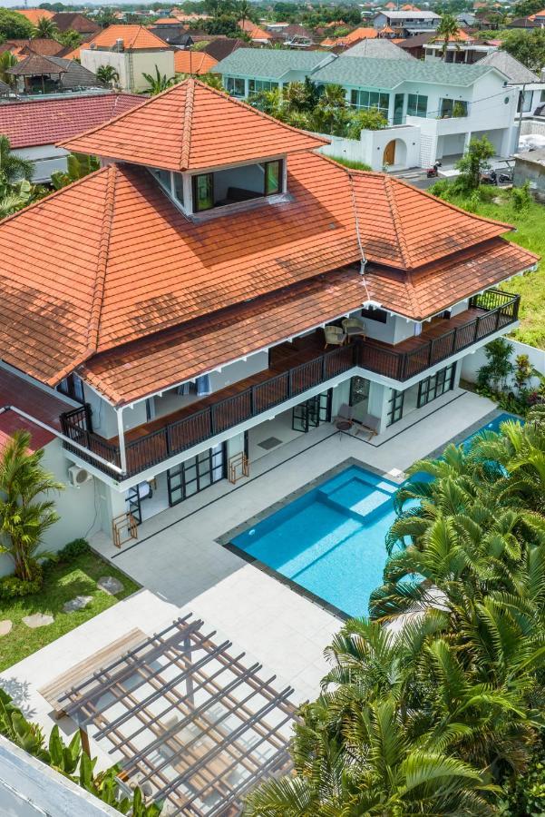 Villa Okenada - Modern 5-Bedroom Pool Villa In Berawa! チャングー エクステリア 写真