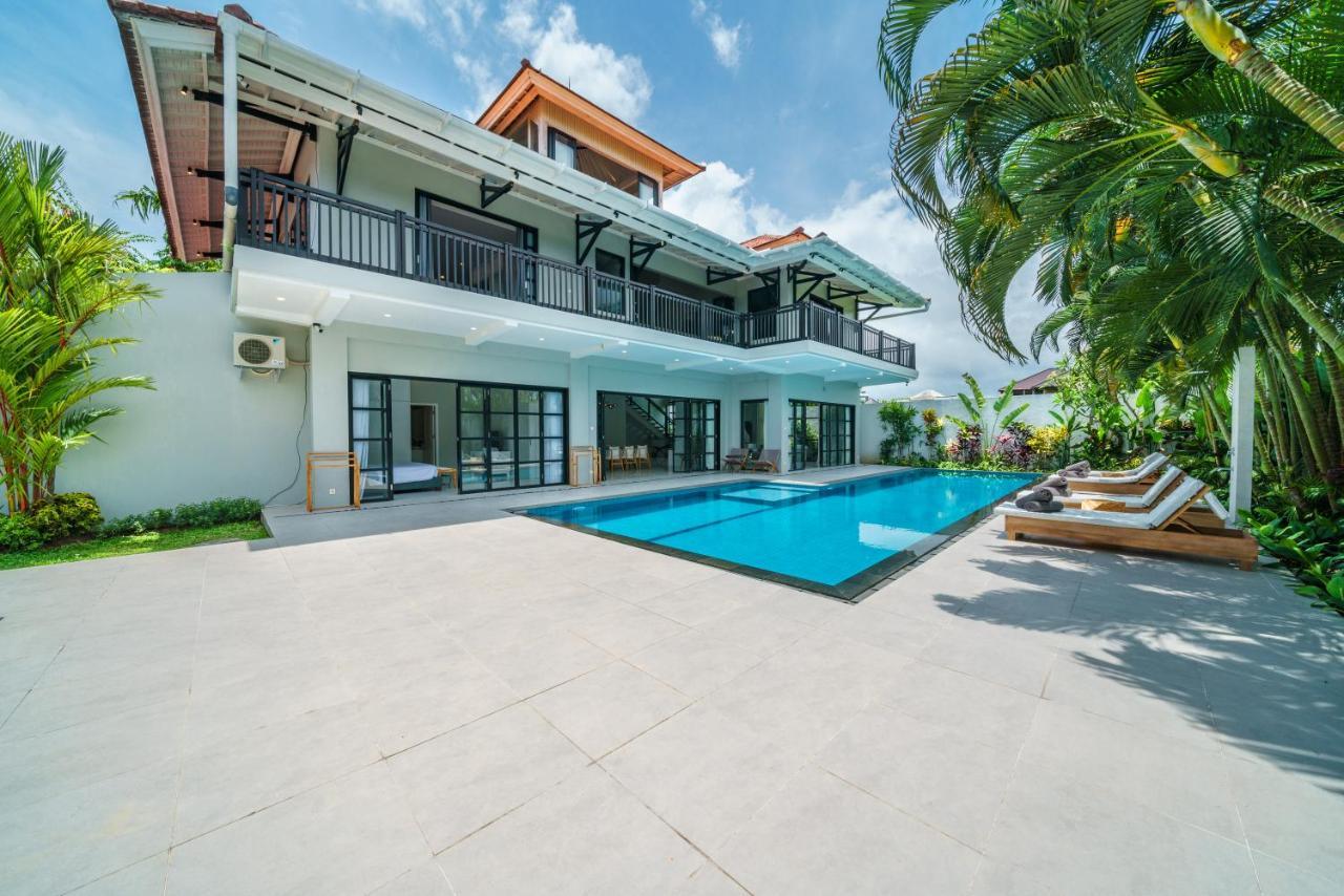 Villa Okenada - Modern 5-Bedroom Pool Villa In Berawa! チャングー エクステリア 写真